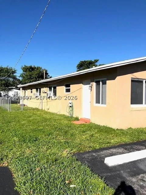 310 SW 10th Ter