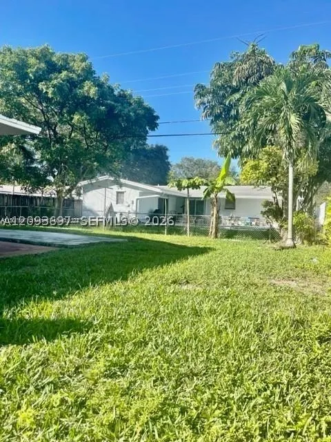310 SW 10th Ter