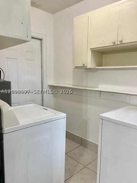 310 SW 10th Ter