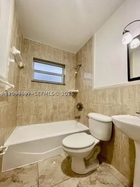 310 SW 10th Ter
