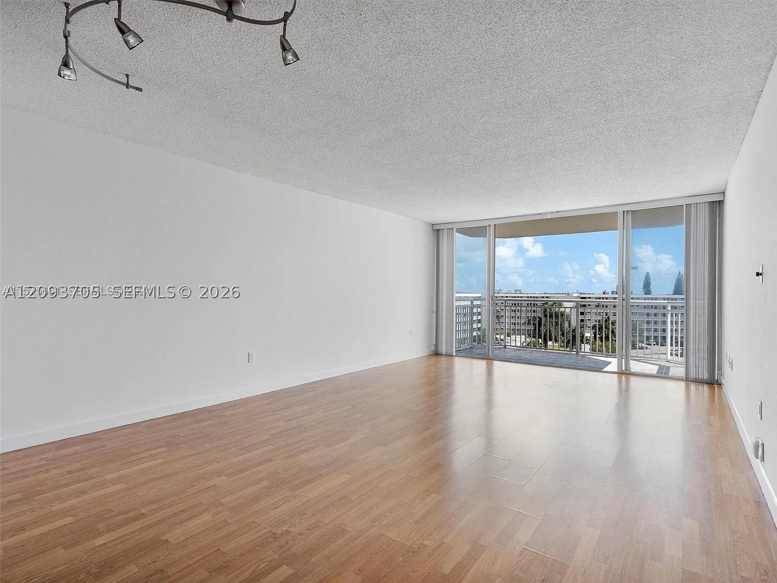 18021 Biscayne Blvd #603