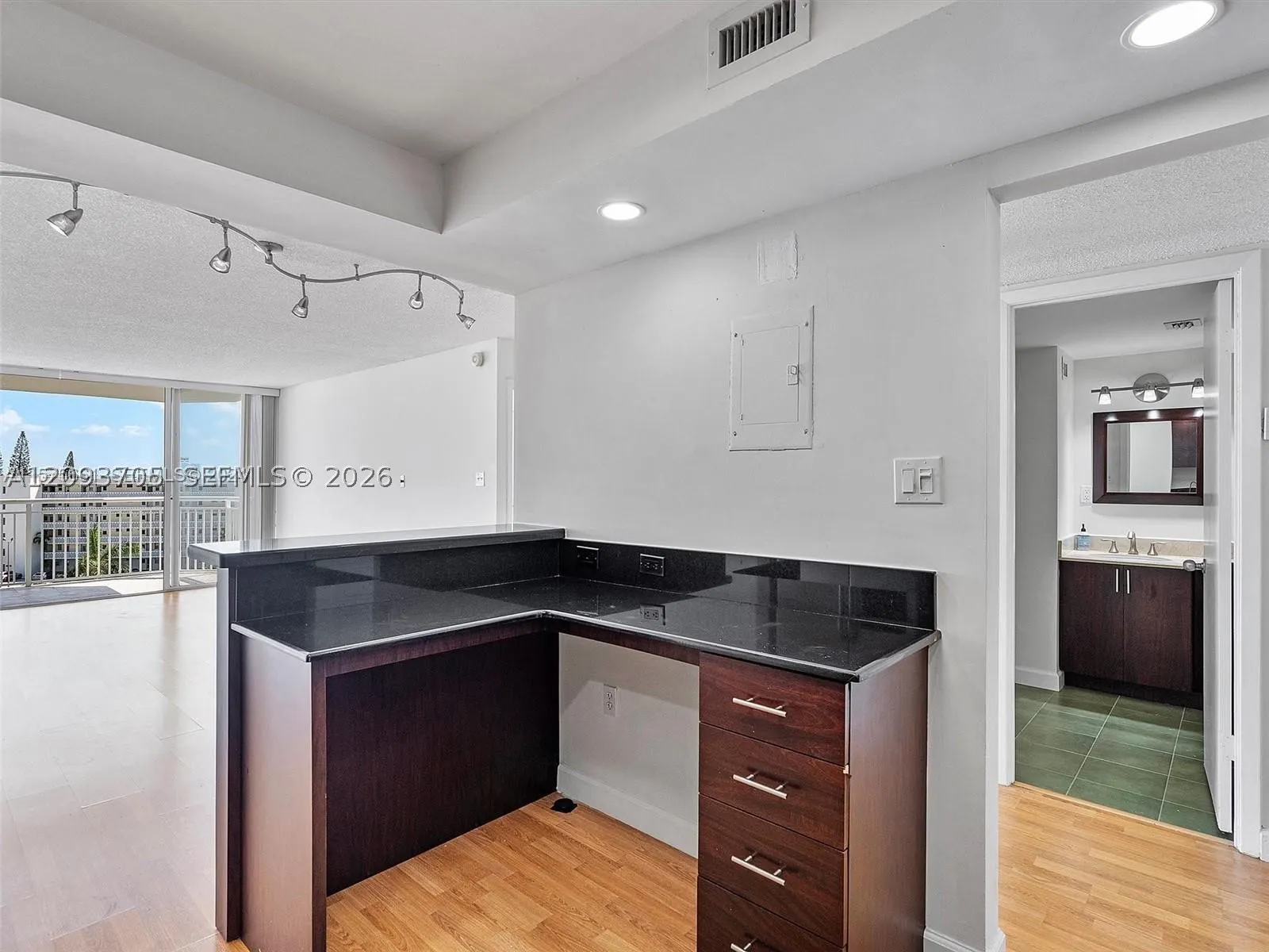 18021 Biscayne Blvd #603