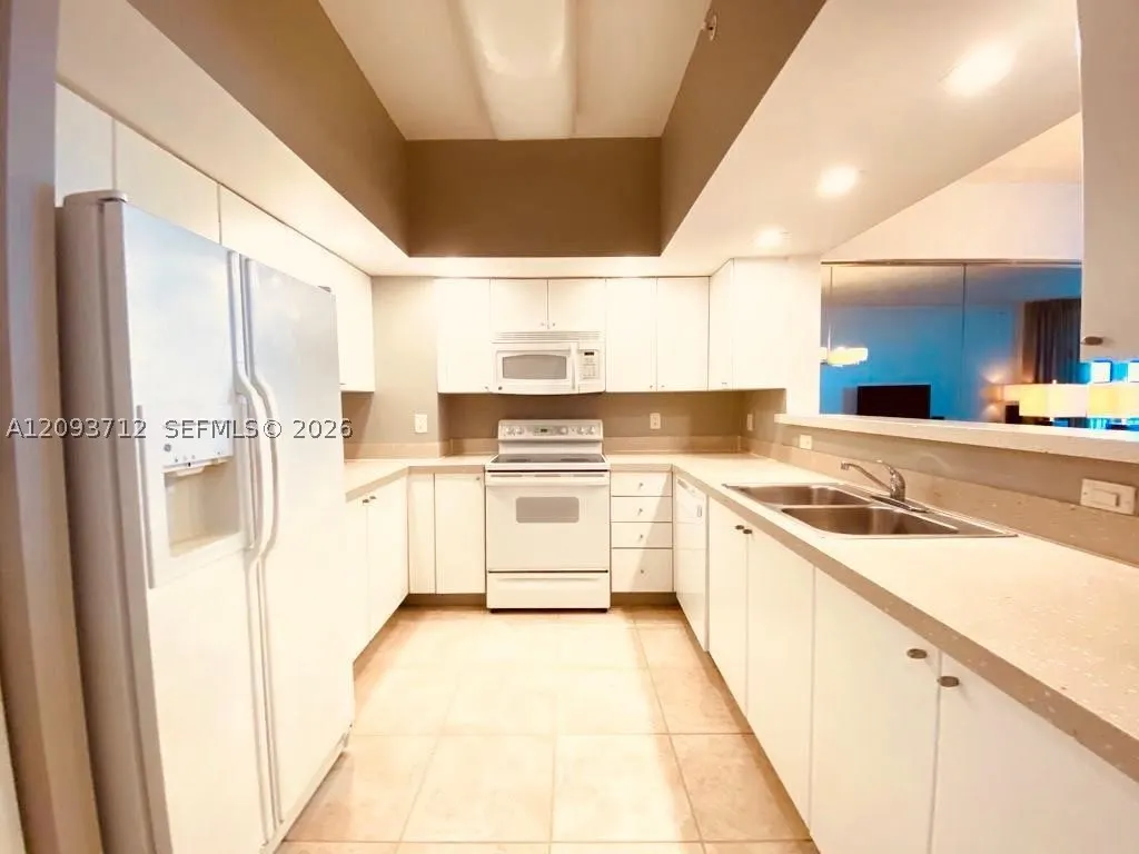 17375 Collins Ave #2606
