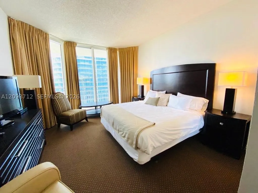 17375 Collins Ave #2606