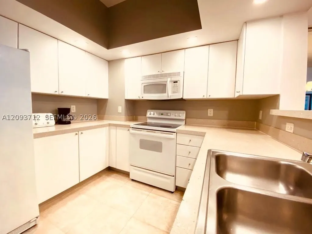 17375 Collins Ave #2606
