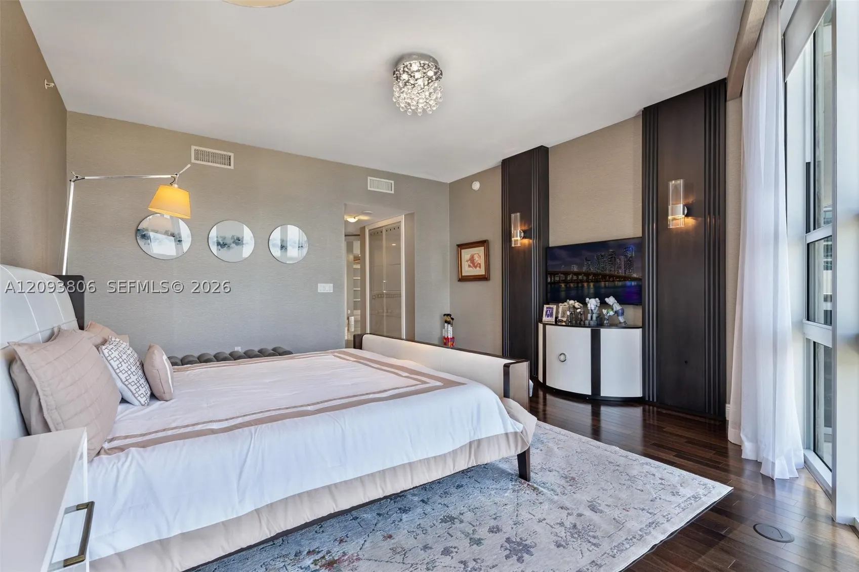 10225 Collins Ave #1604