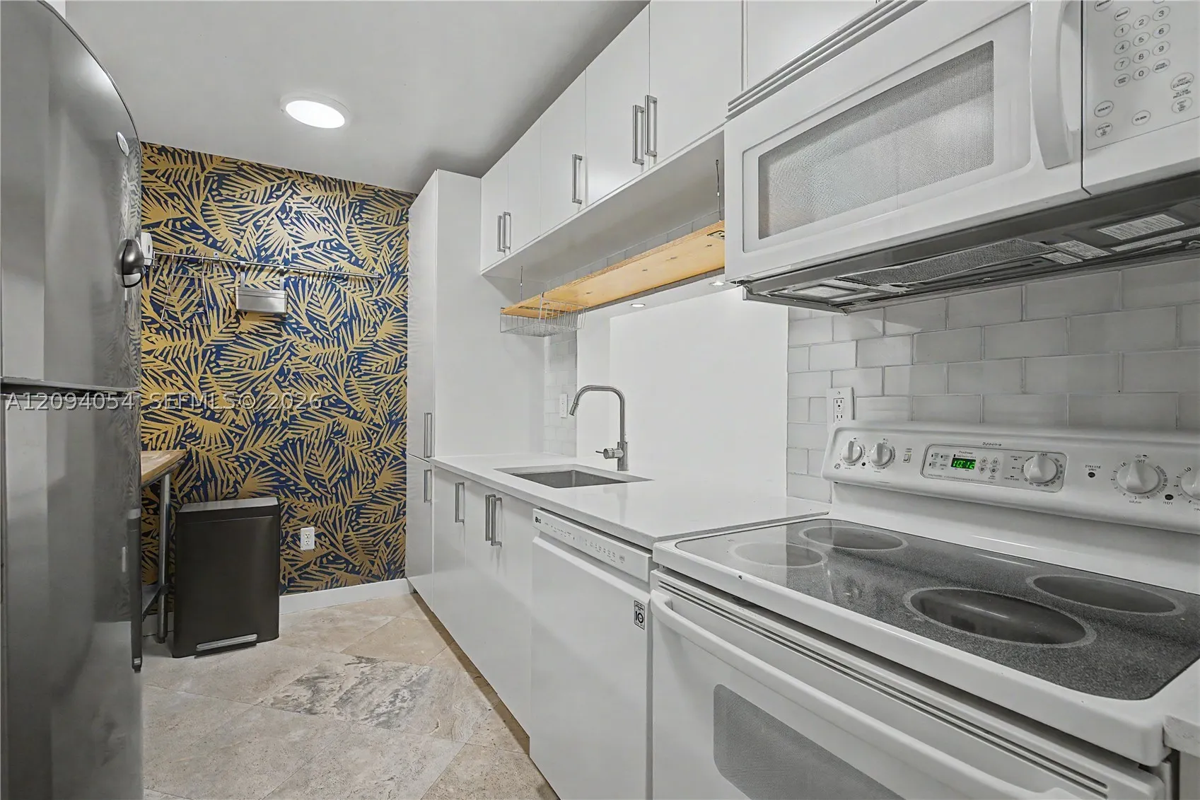 8888 Collins Ave #115