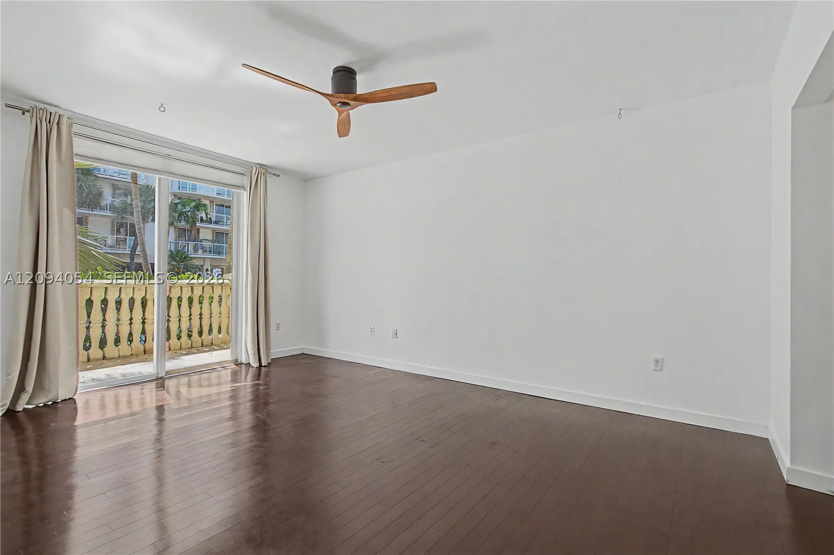 8888 Collins Ave #115