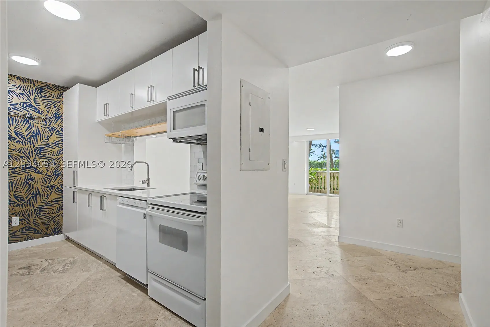 8888 Collins Ave #115