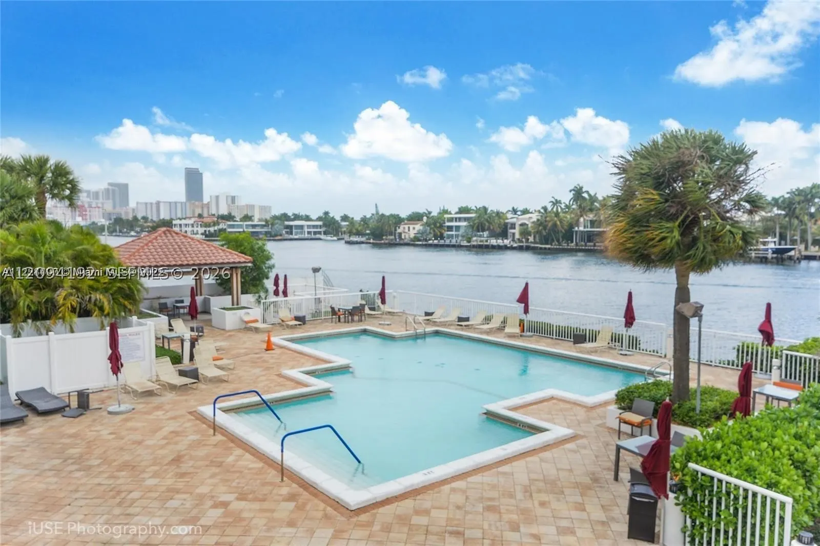 20281 E Country Club Dr #305