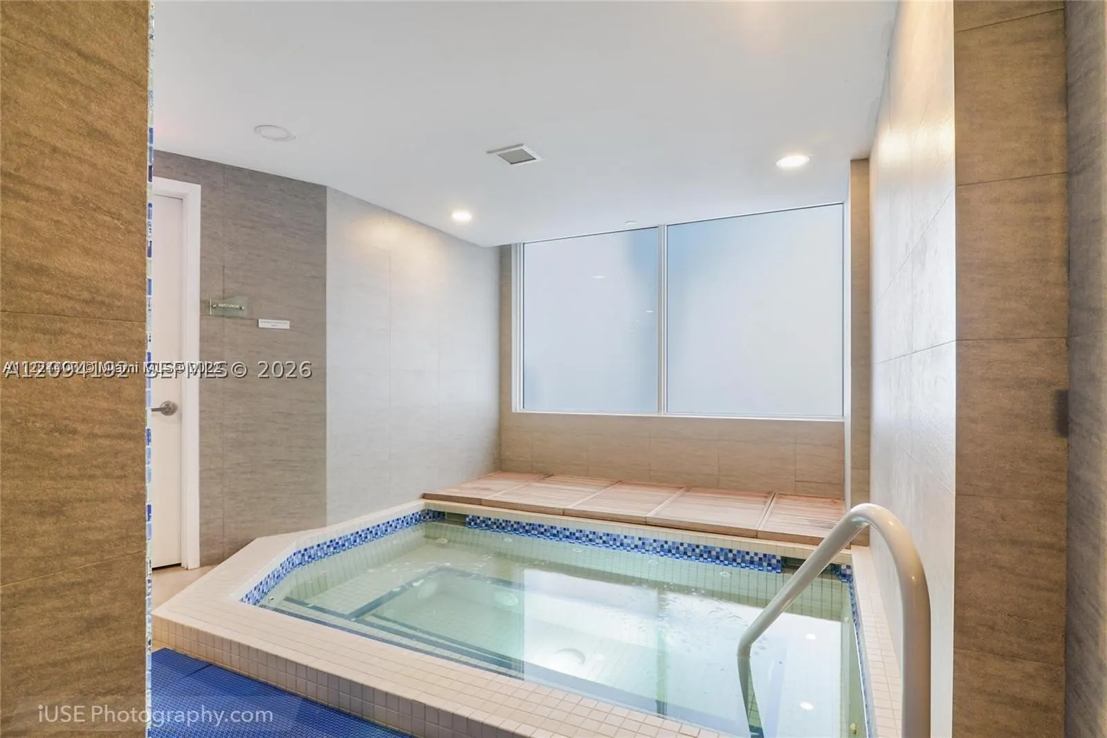 20281 E Country Club Dr #305