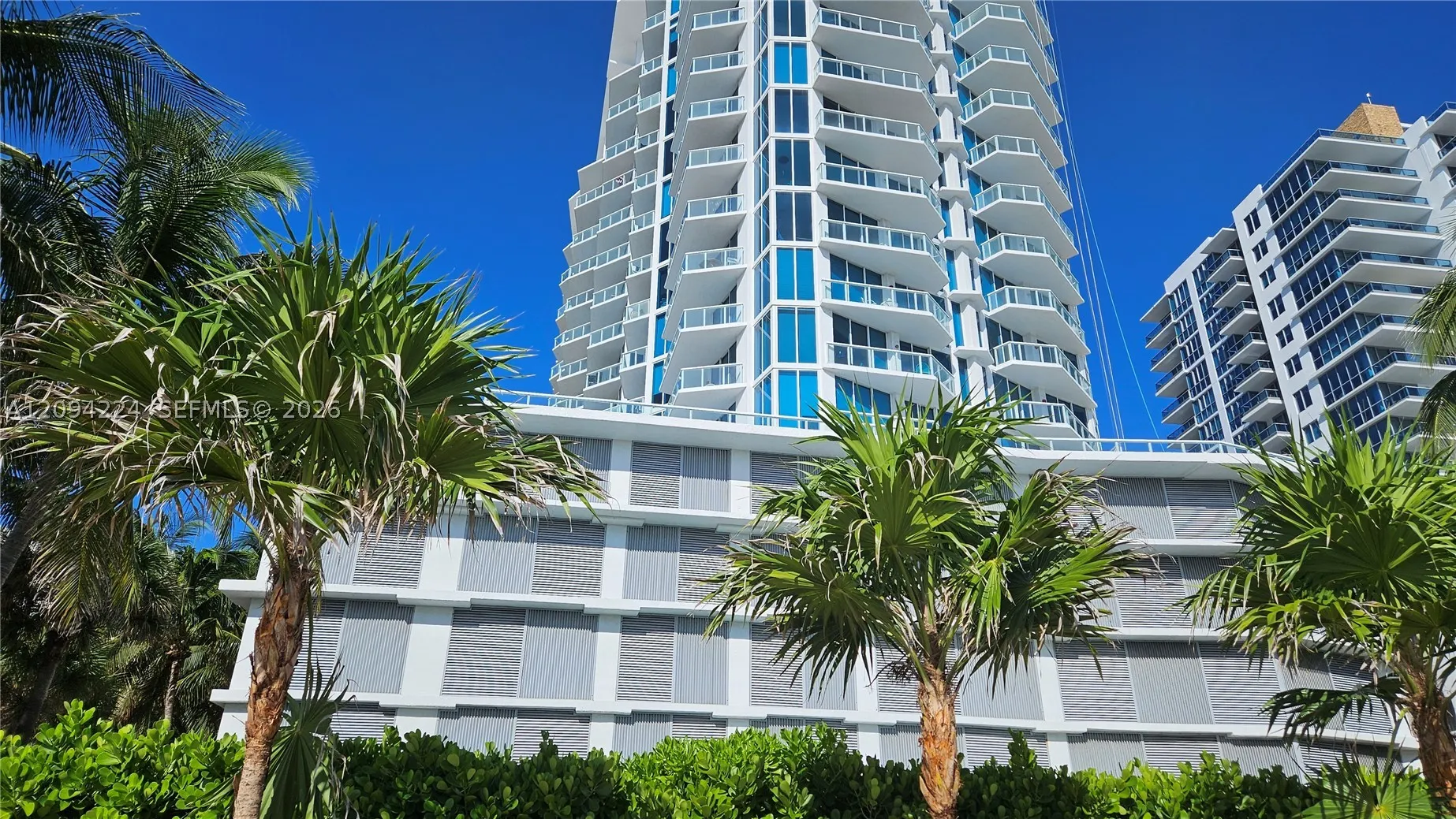 6515 Collins Ave #1403