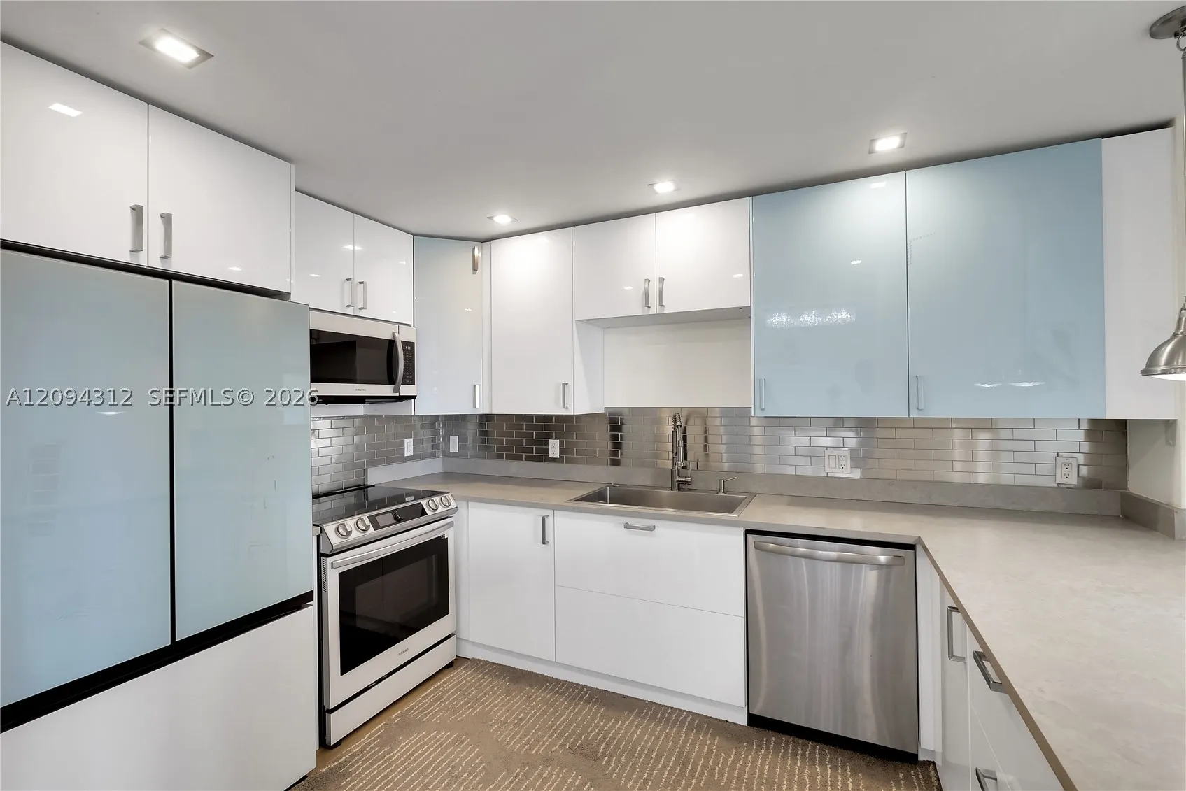 100 Bayview Dr #1008