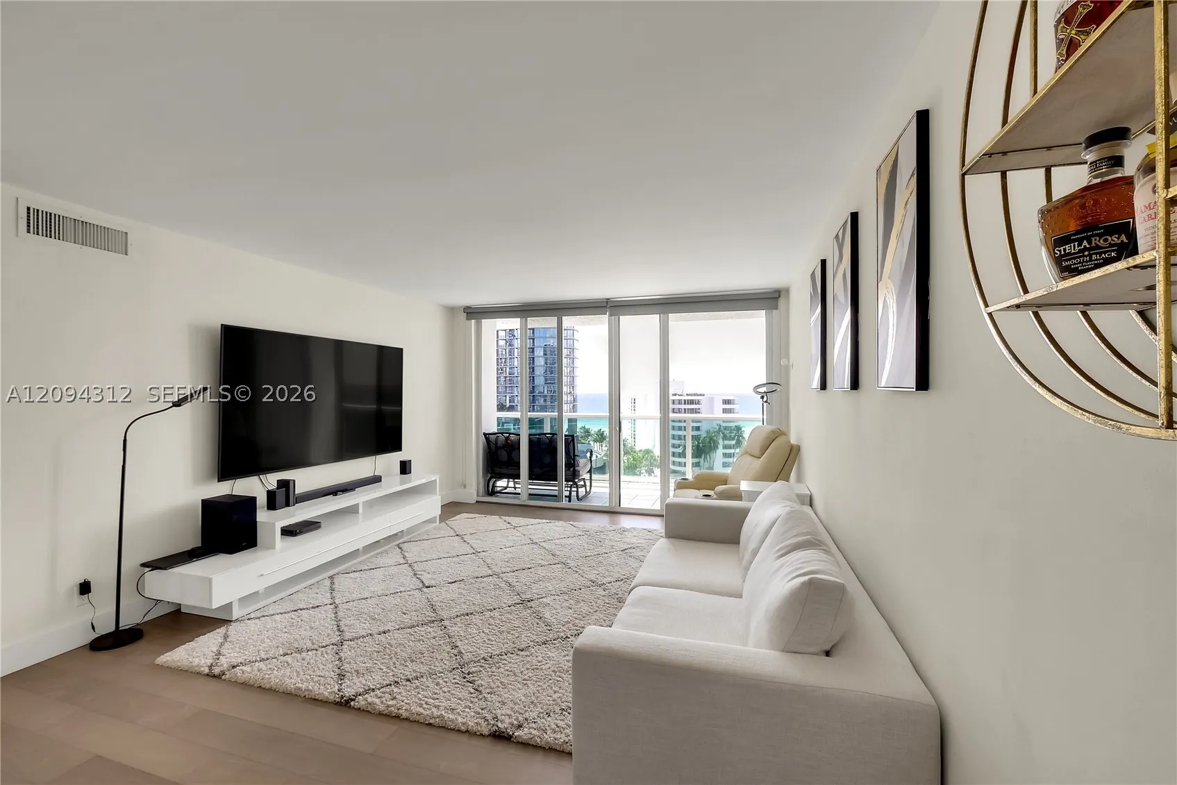 100 Bayview Dr #1008