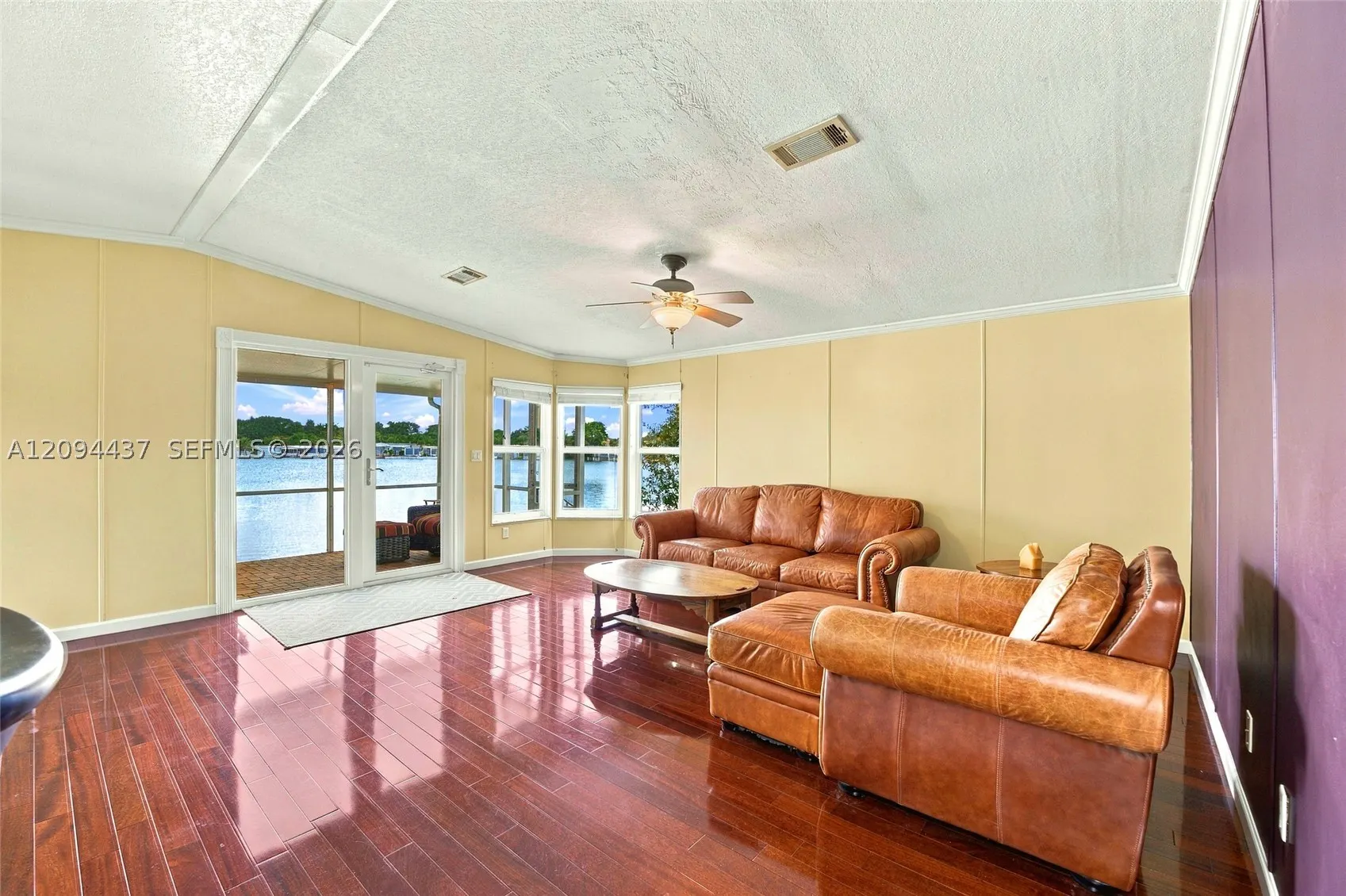 3054 Lakeshore Dr