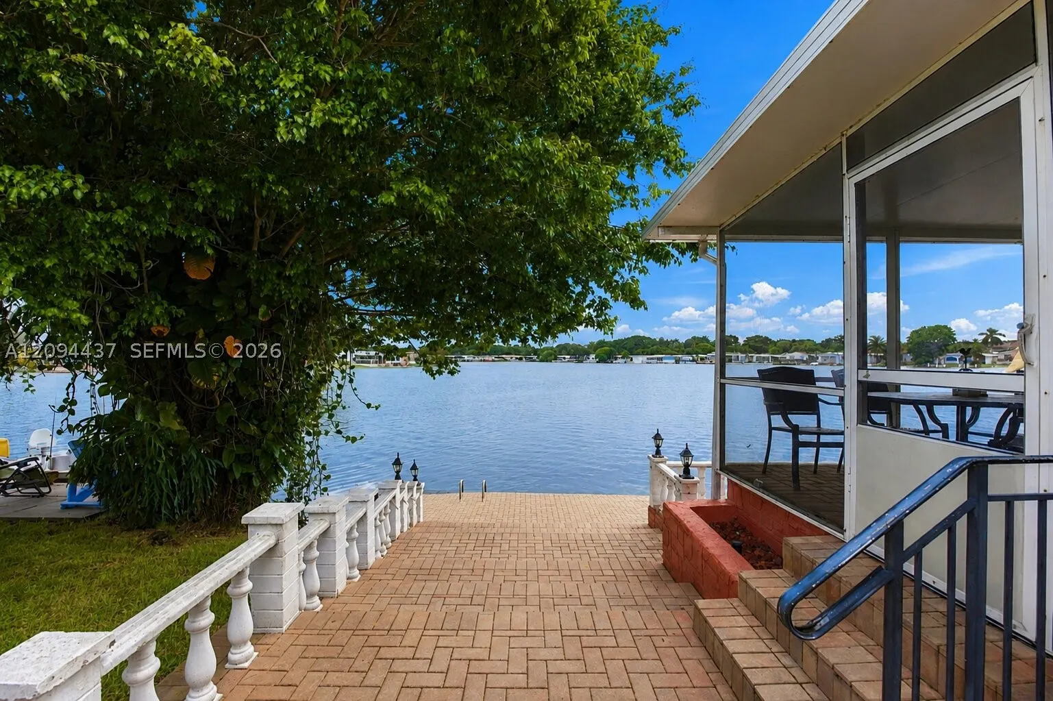 3054 Lakeshore Dr
