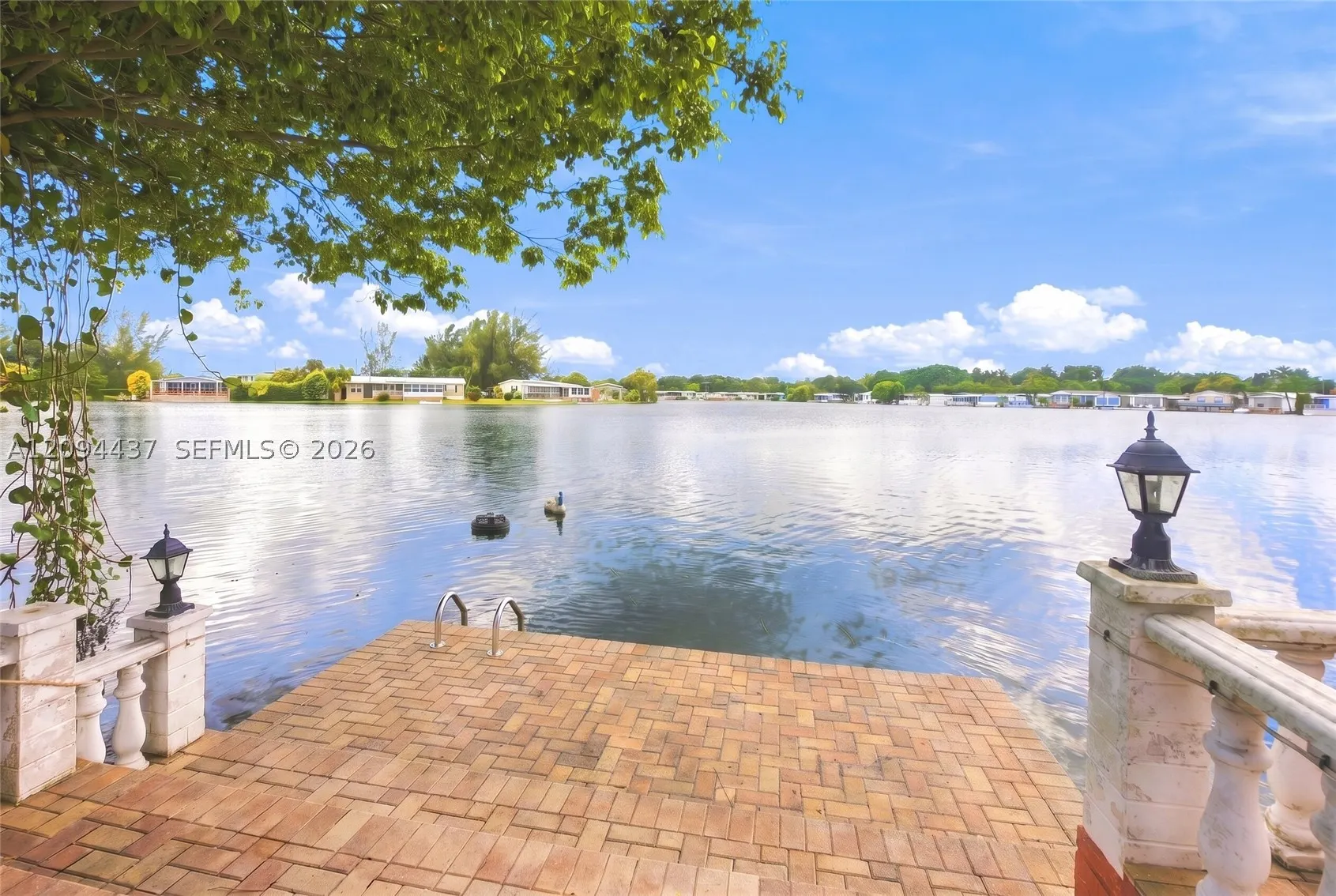 3054 Lakeshore Dr