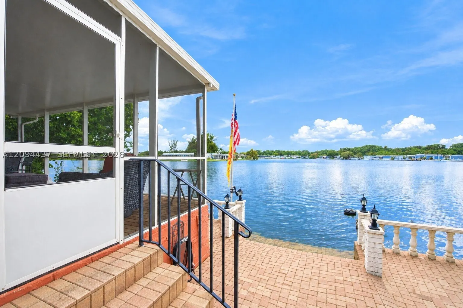 3054 Lakeshore Dr