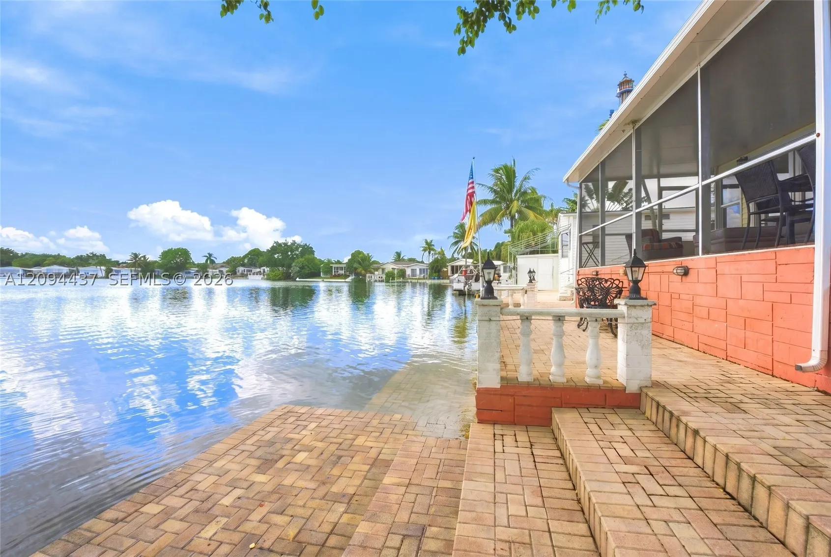 3054 Lakeshore Dr