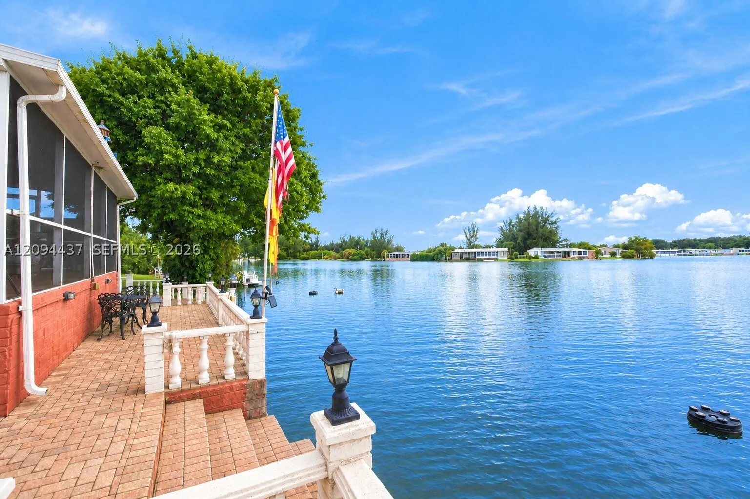 3054 Lakeshore Dr