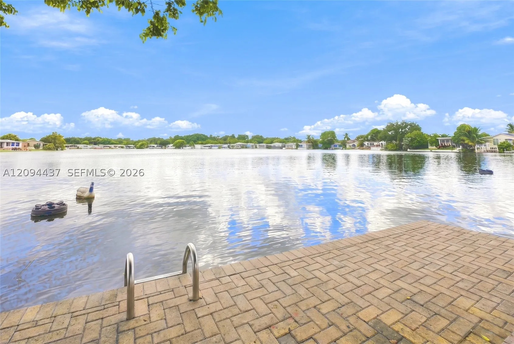 3054 Lakeshore Dr