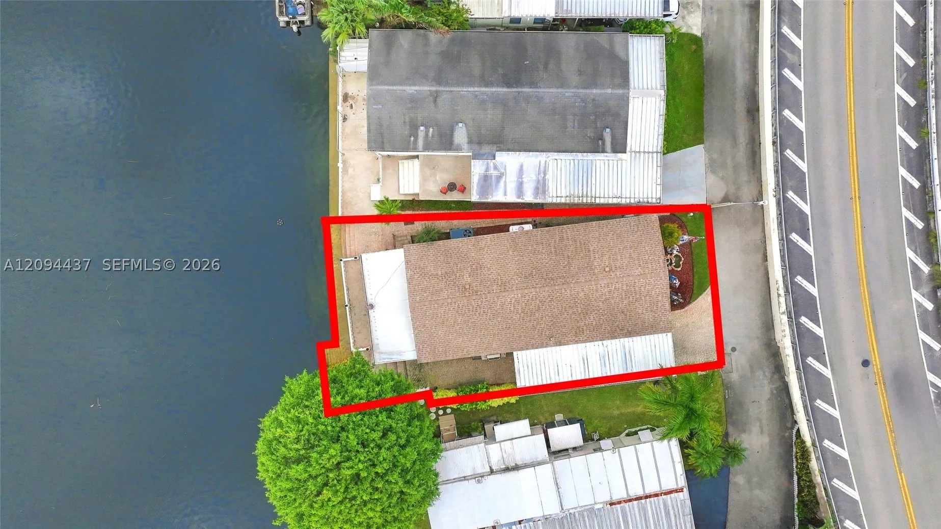 3054 Lakeshore Dr