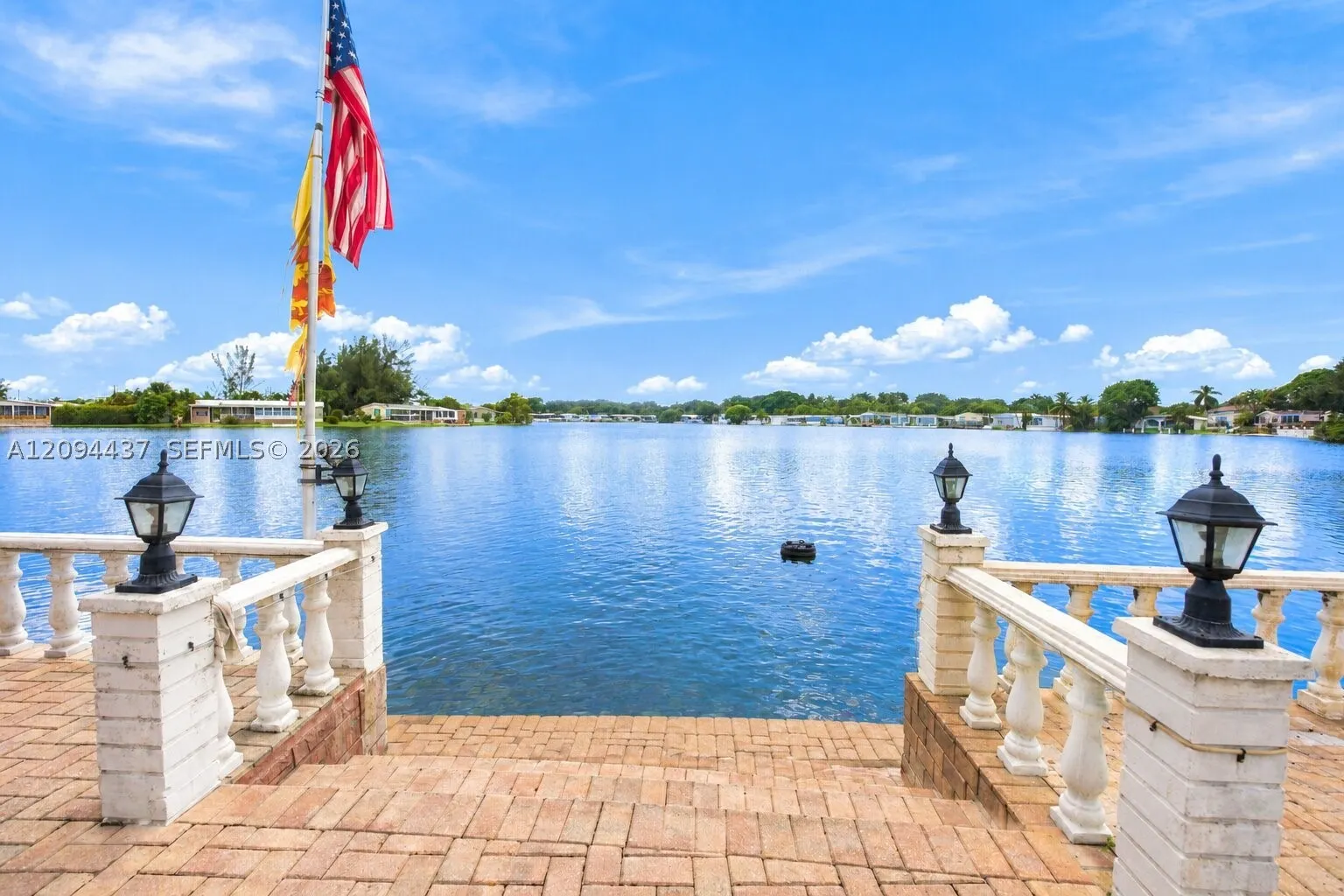 3054 Lakeshore Dr