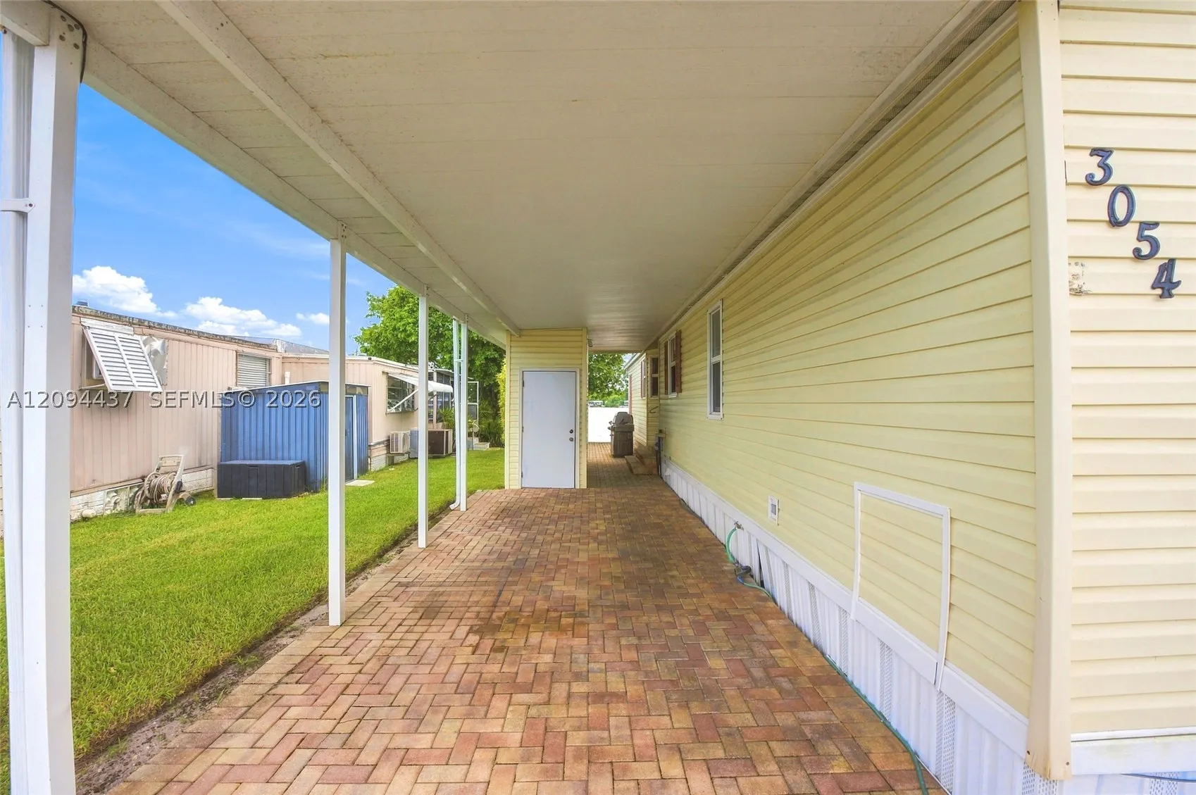 3054 Lakeshore Dr
