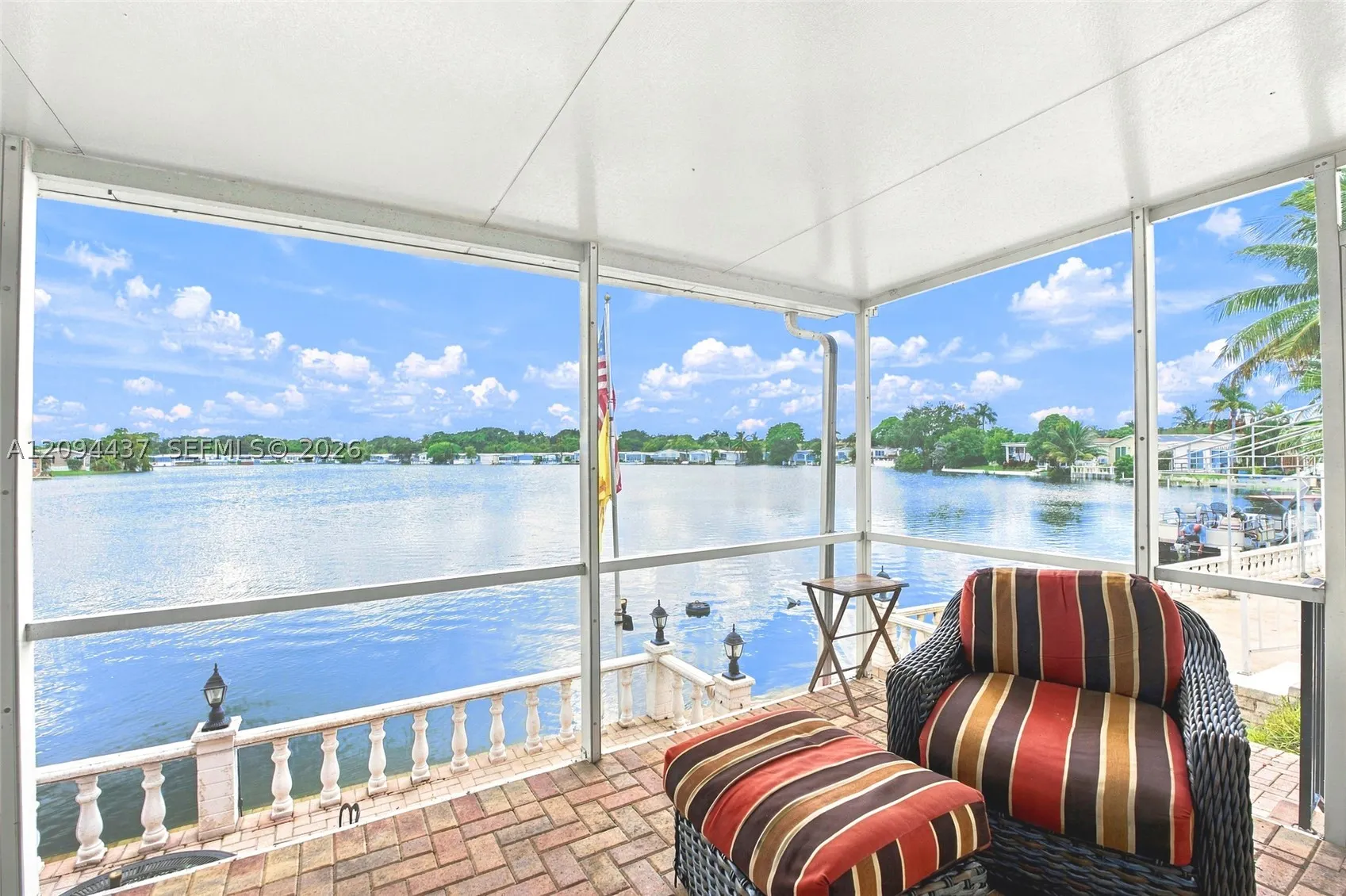 3054 Lakeshore Dr