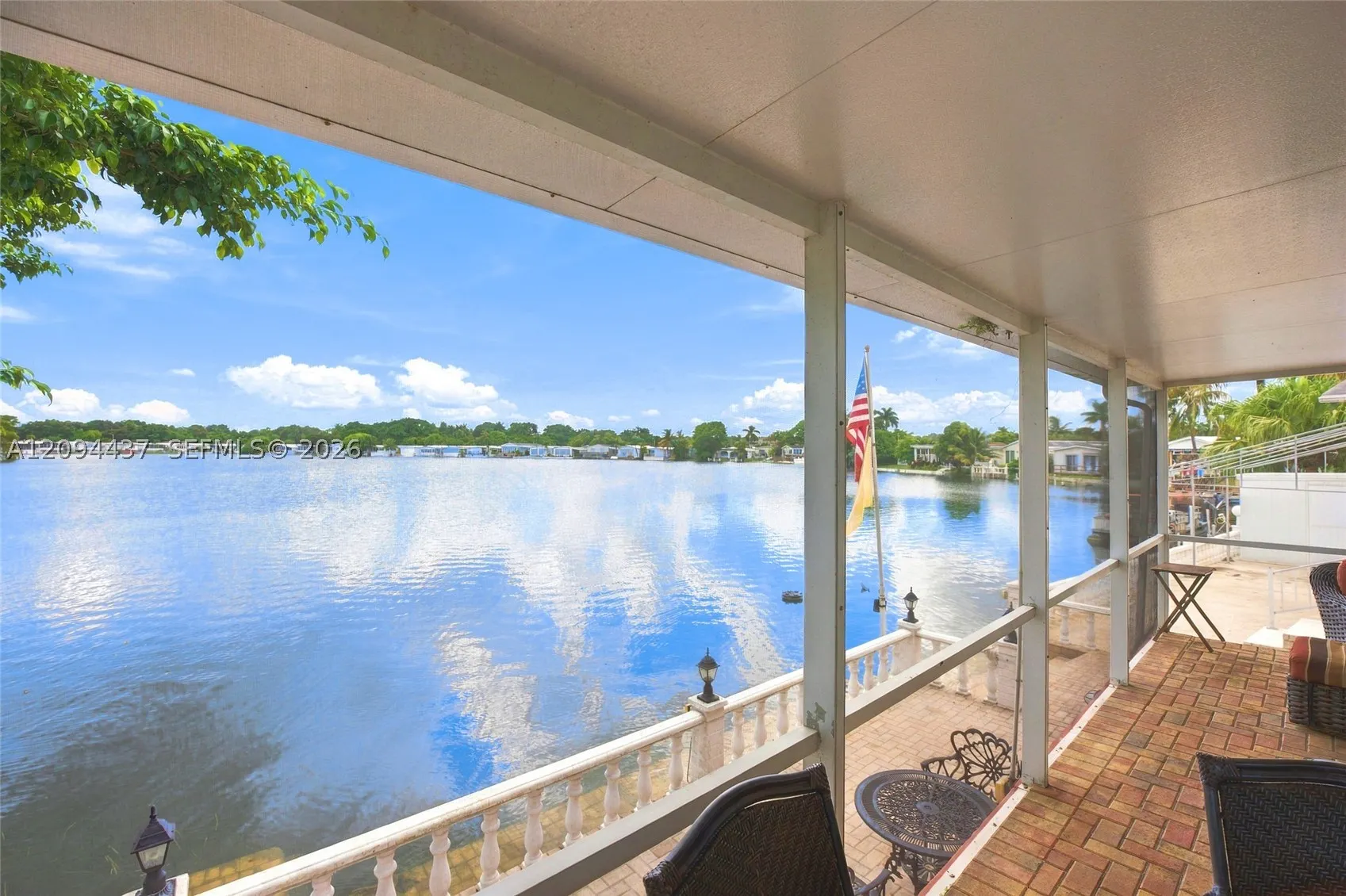 3054 Lakeshore Dr