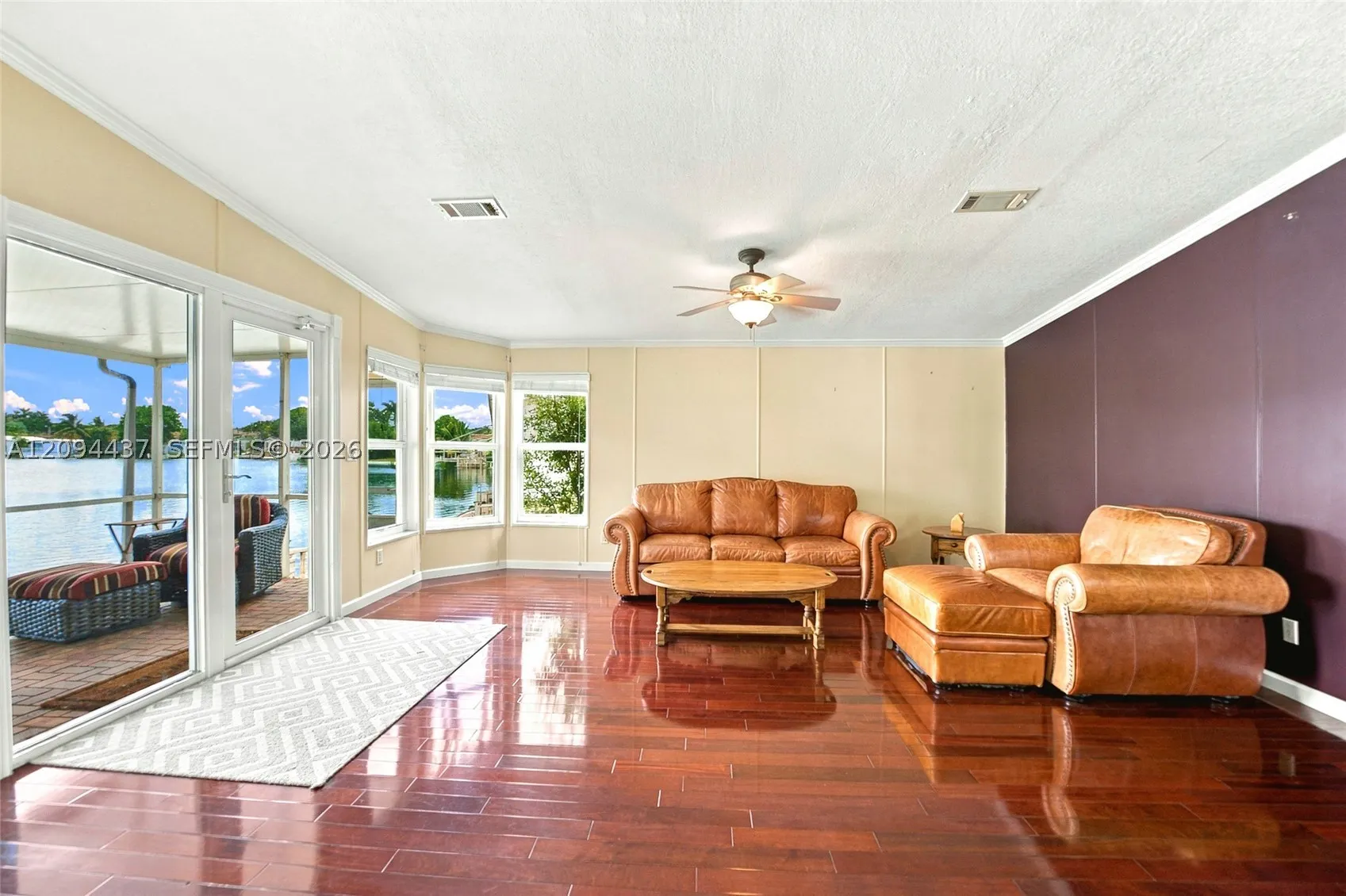 3054 Lakeshore Dr