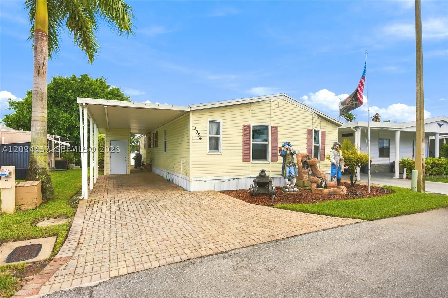3054 Lakeshore Dr