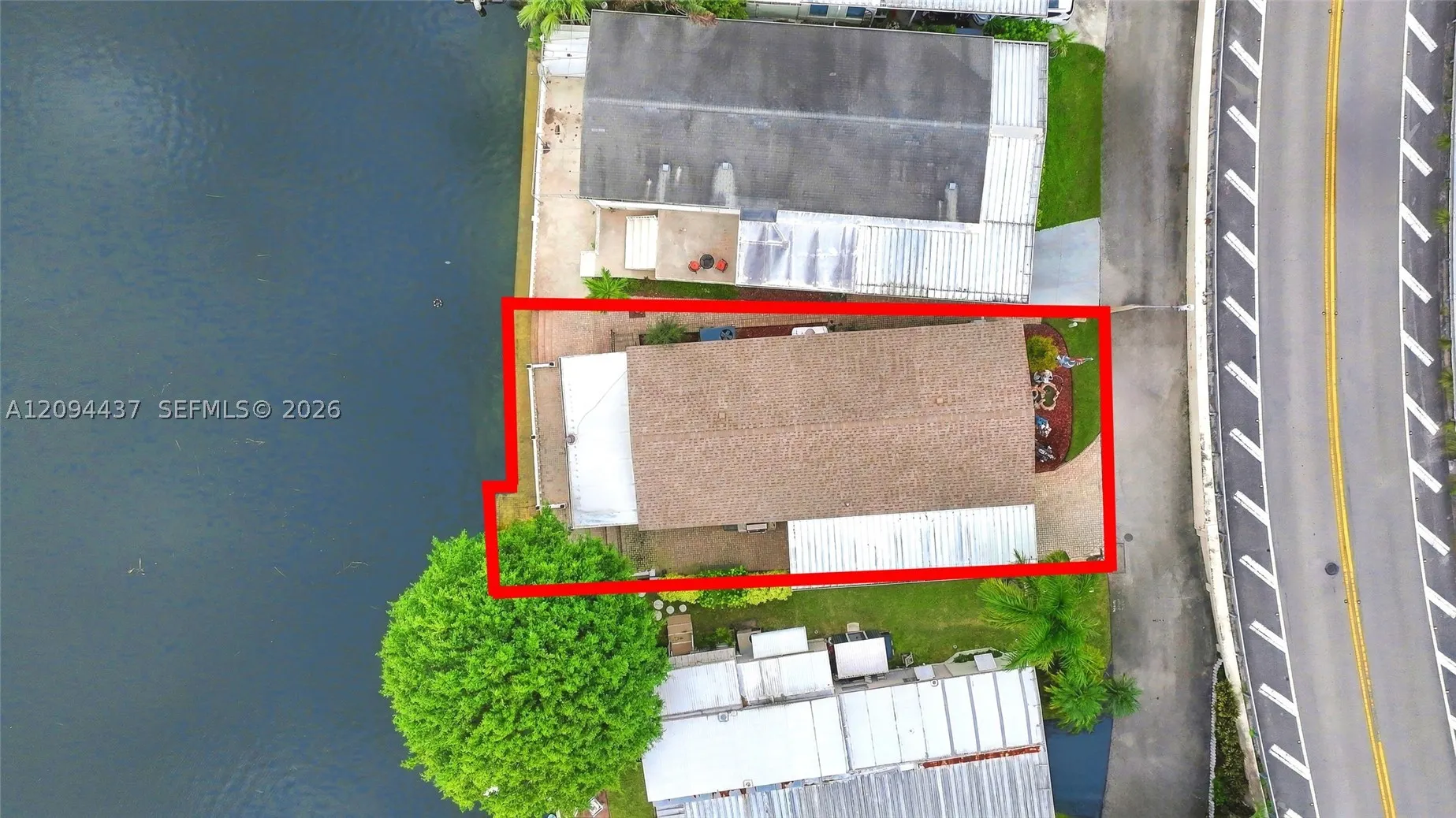 3054 Lakeshore Dr