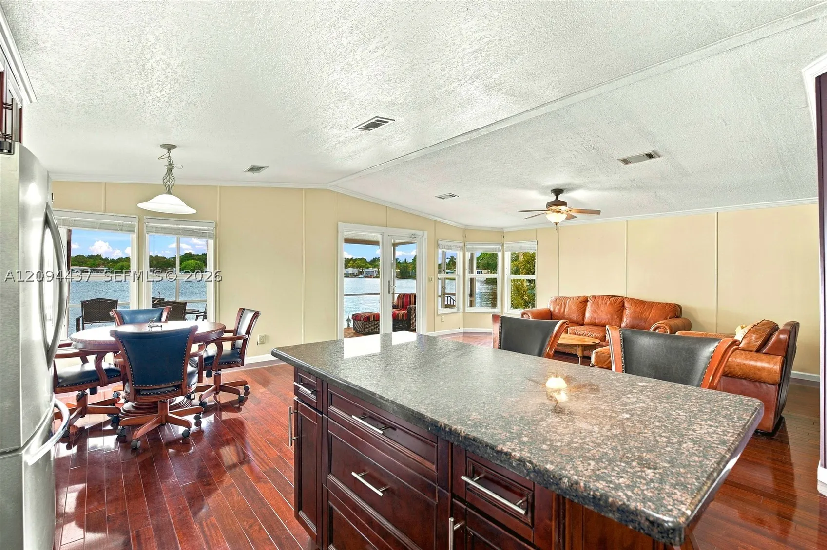 3054 Lakeshore Dr
