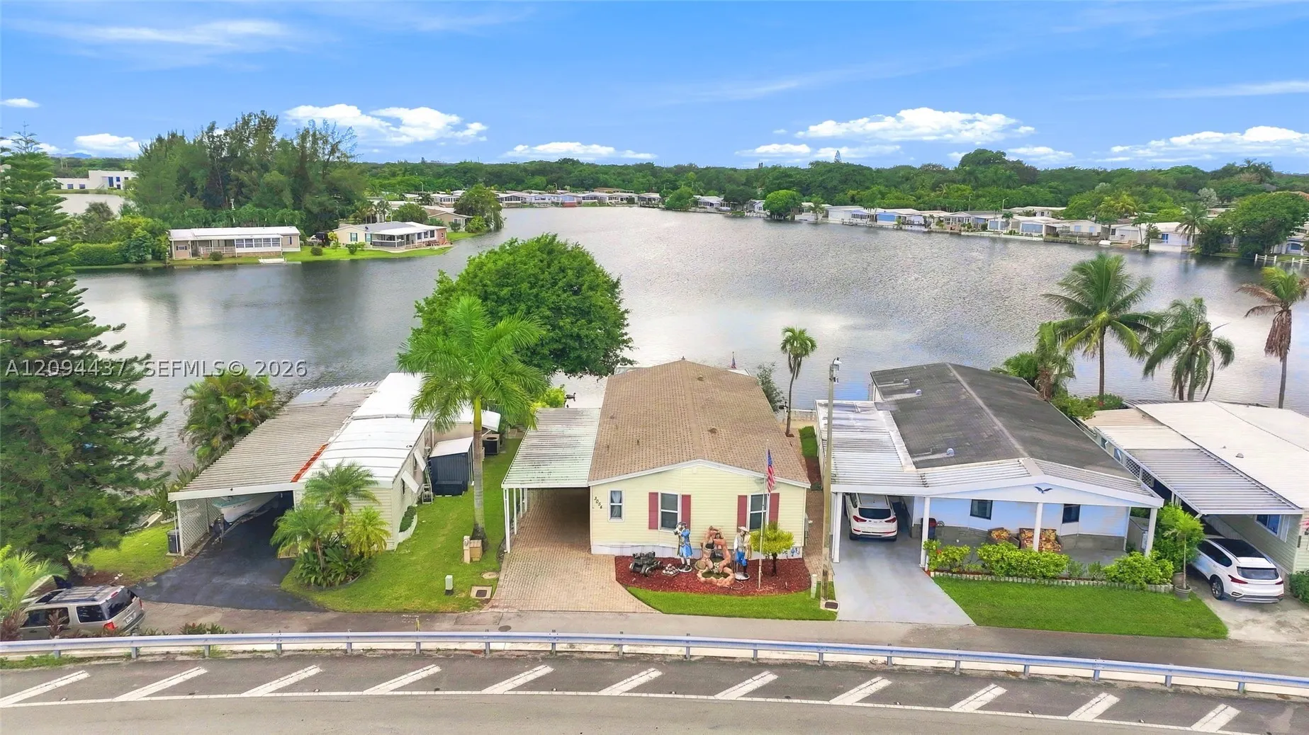 3054 Lakeshore Dr