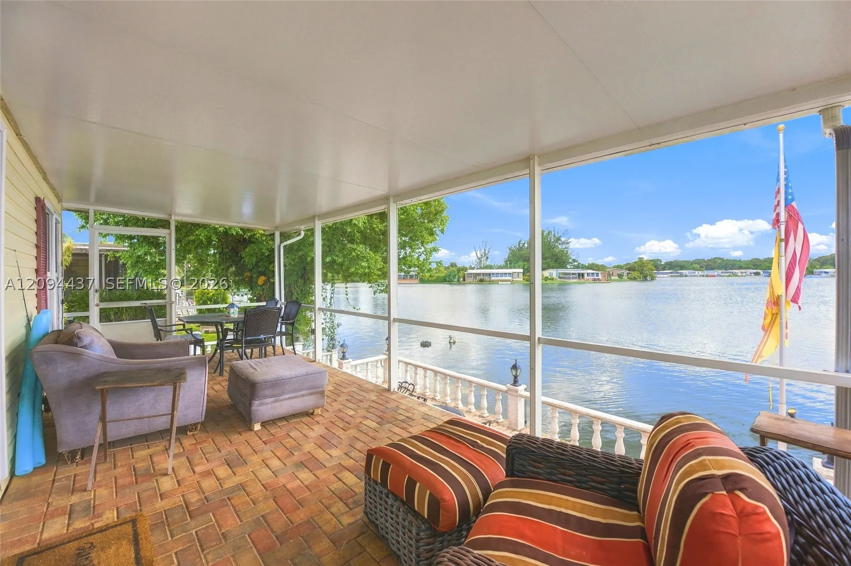3054 Lakeshore Dr
