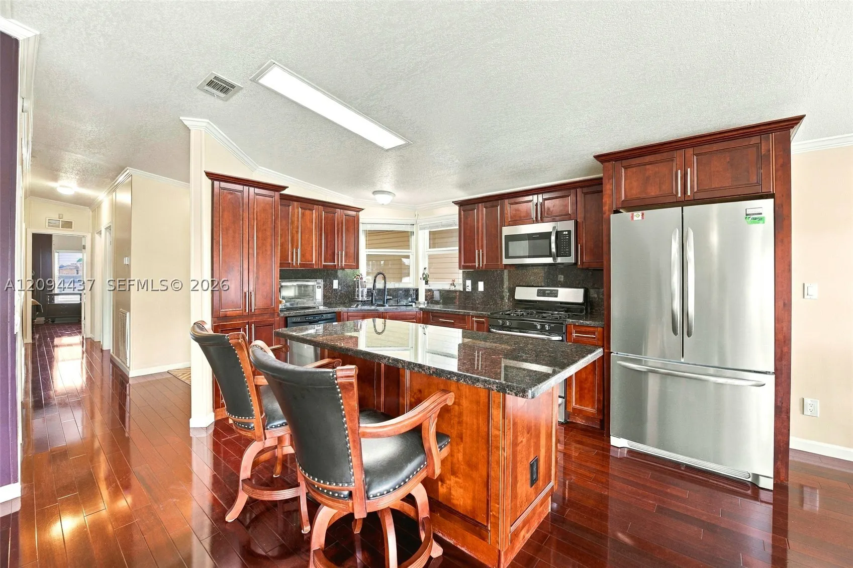 3054 Lakeshore Dr