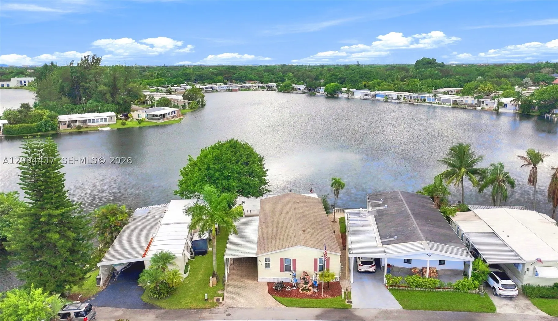 3054 Lakeshore Dr