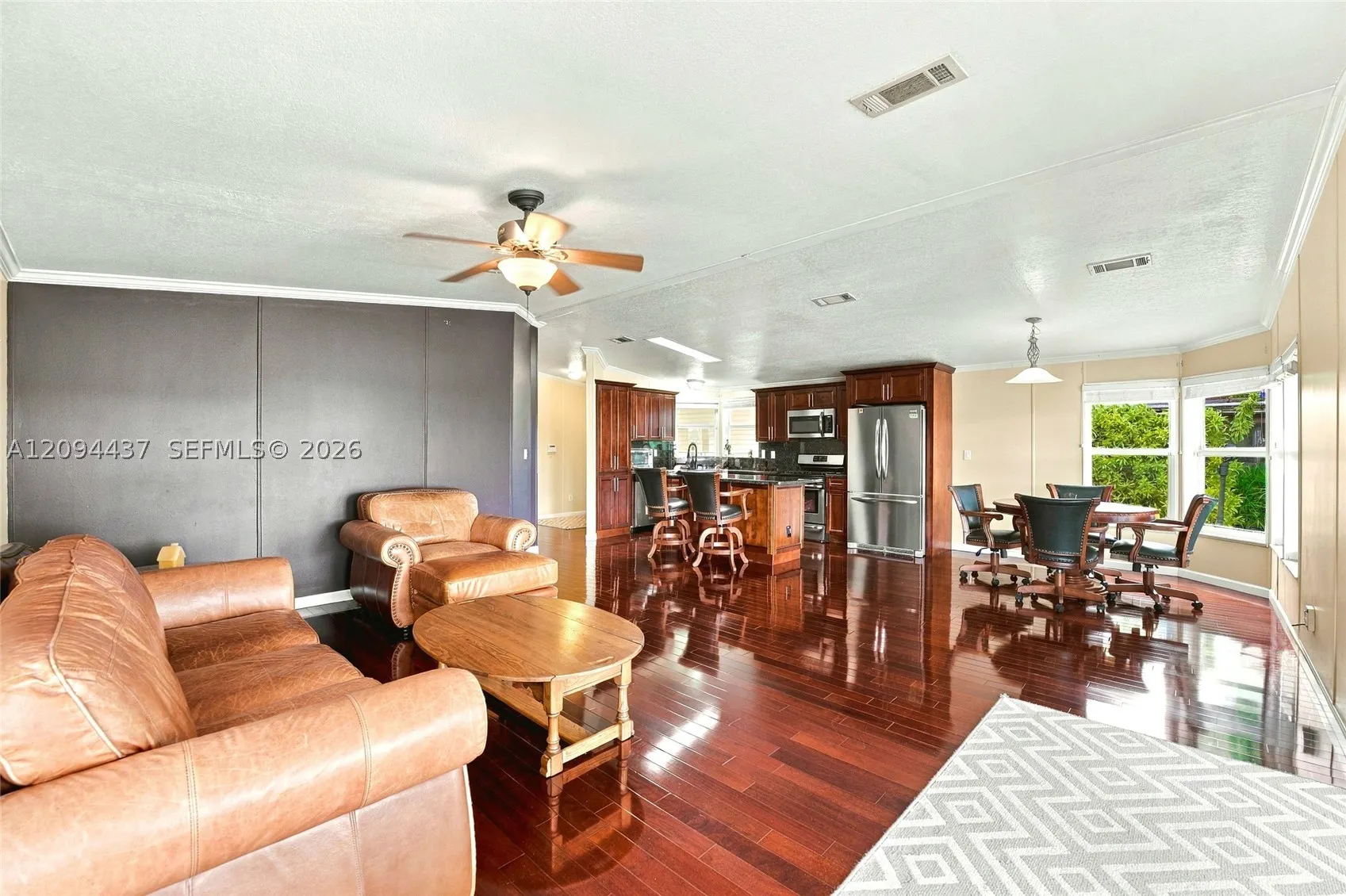3054 Lakeshore Dr