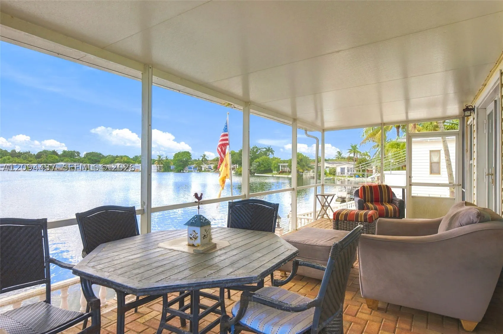 3054 Lakeshore Dr