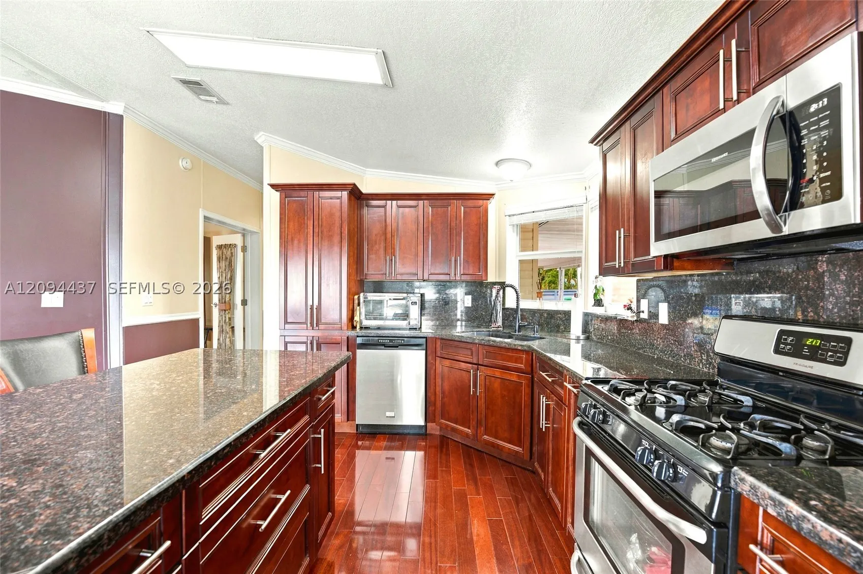 3054 Lakeshore Dr