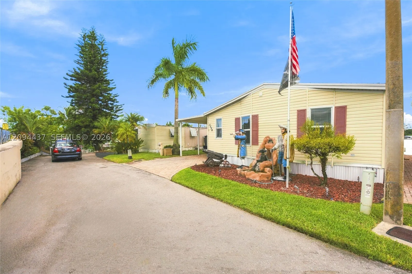 3054 Lakeshore Dr