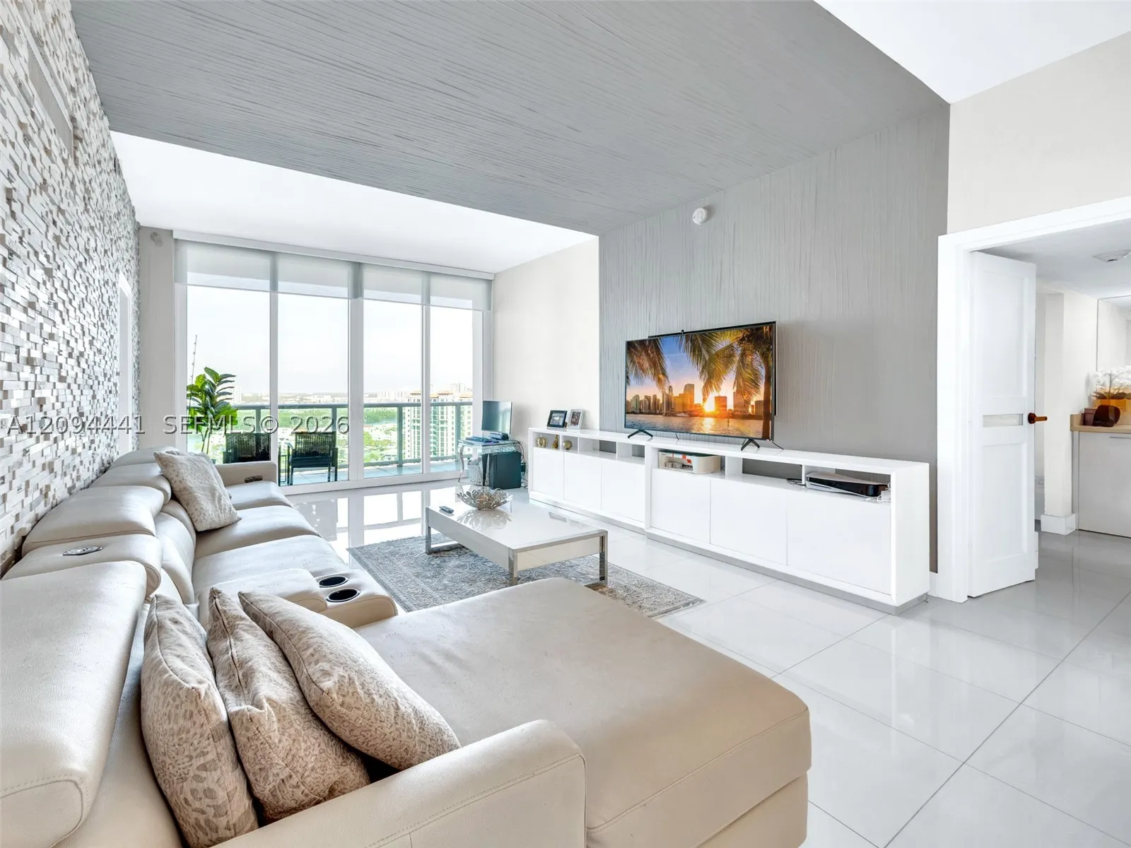 100 Bayview Dr #PH01