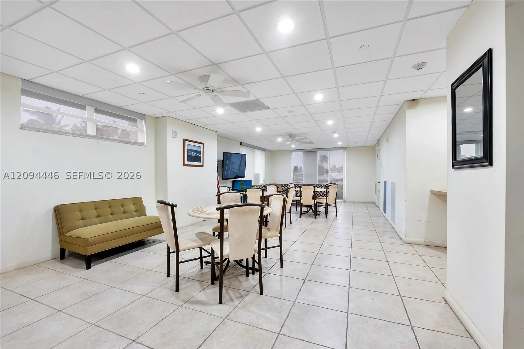 2639 N Riverside Dr #806