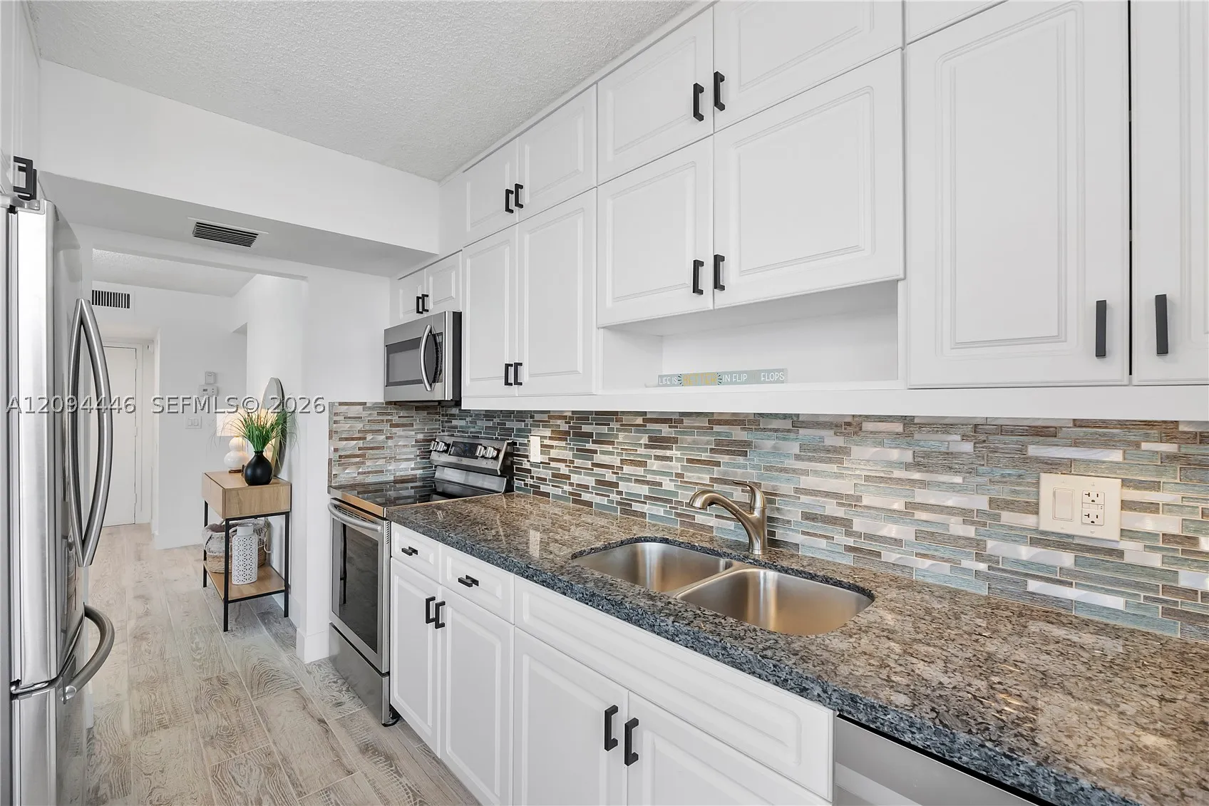 2639 N Riverside Dr #806