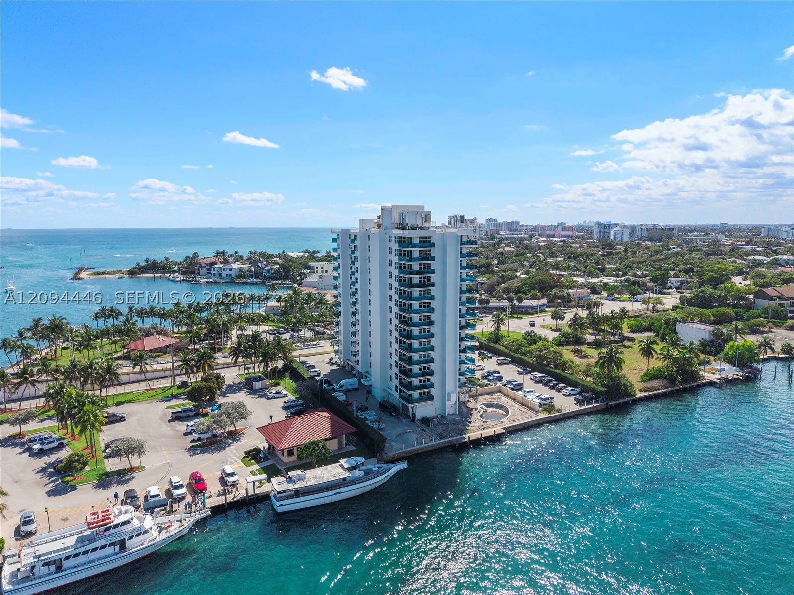 2639 N Riverside Dr #806