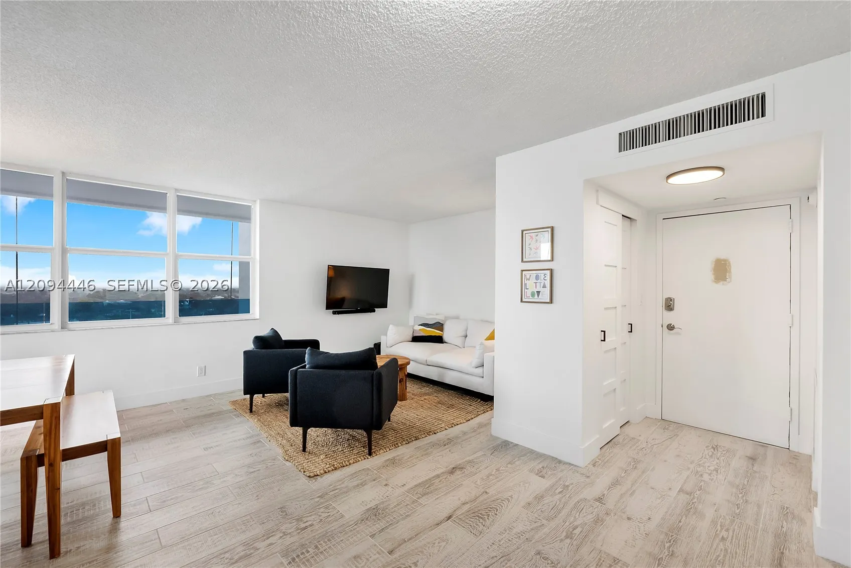 2639 N Riverside Dr #806