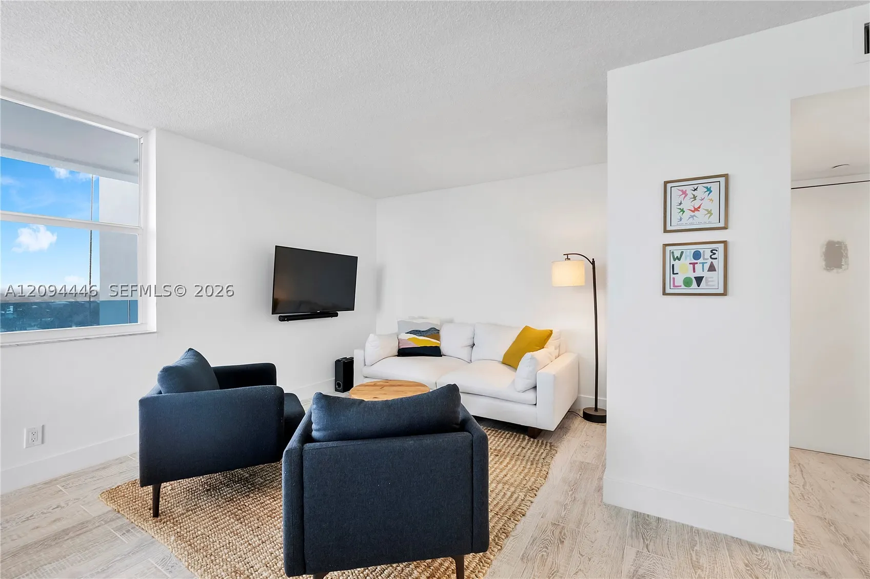 2639 N Riverside Dr #806