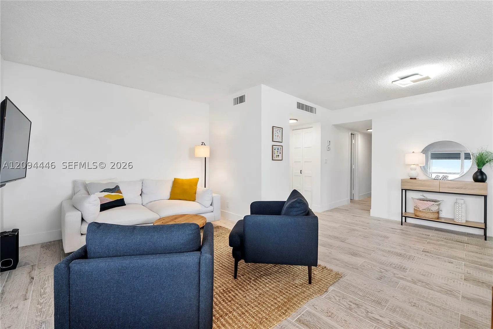2639 N Riverside Dr #806