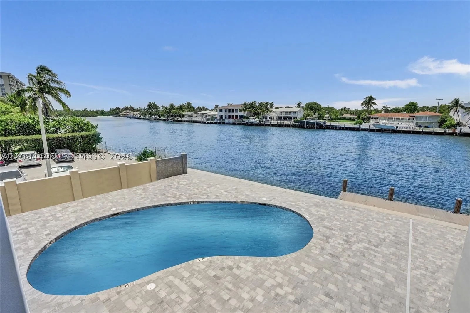 2639 N Riverside Dr #806